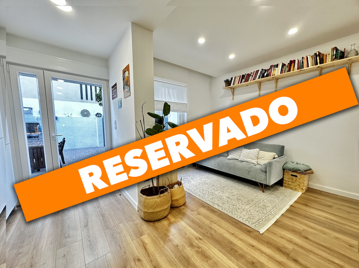 T3+1 Totally Refurbished in Queluz with Terrace